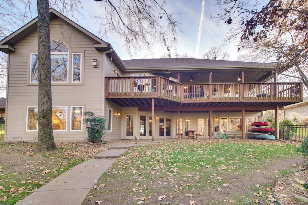 Lakefront Home w/ Furnished Deck in Grove!