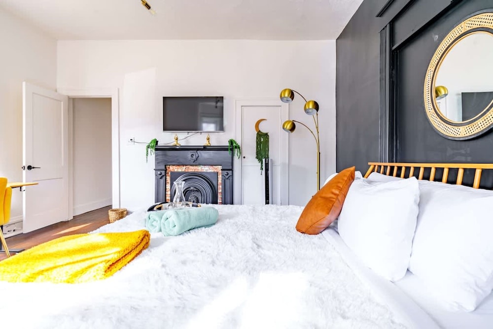 Prime Location Clean Top Rated Free Parking