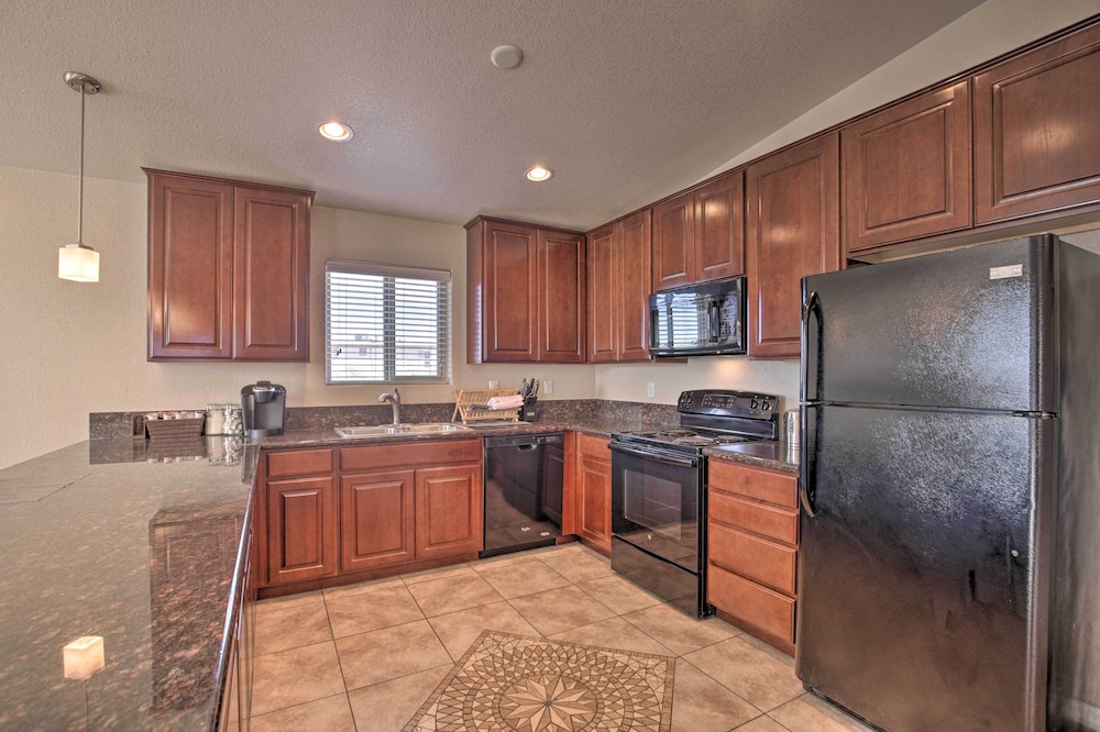 3 Mi to Beach & Boat Launch: Lake Havasu Home!