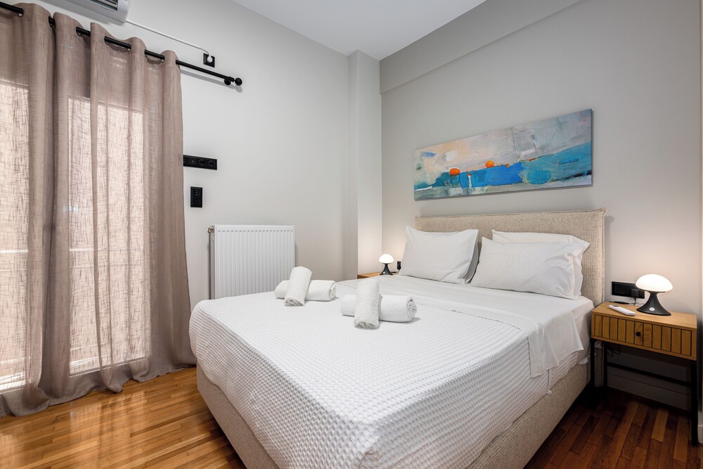 Stylish 2BR flat near hospital & metro