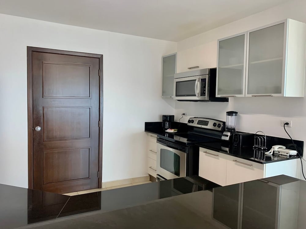 Mar Rojo I 2 Bedroom in Costa del Este