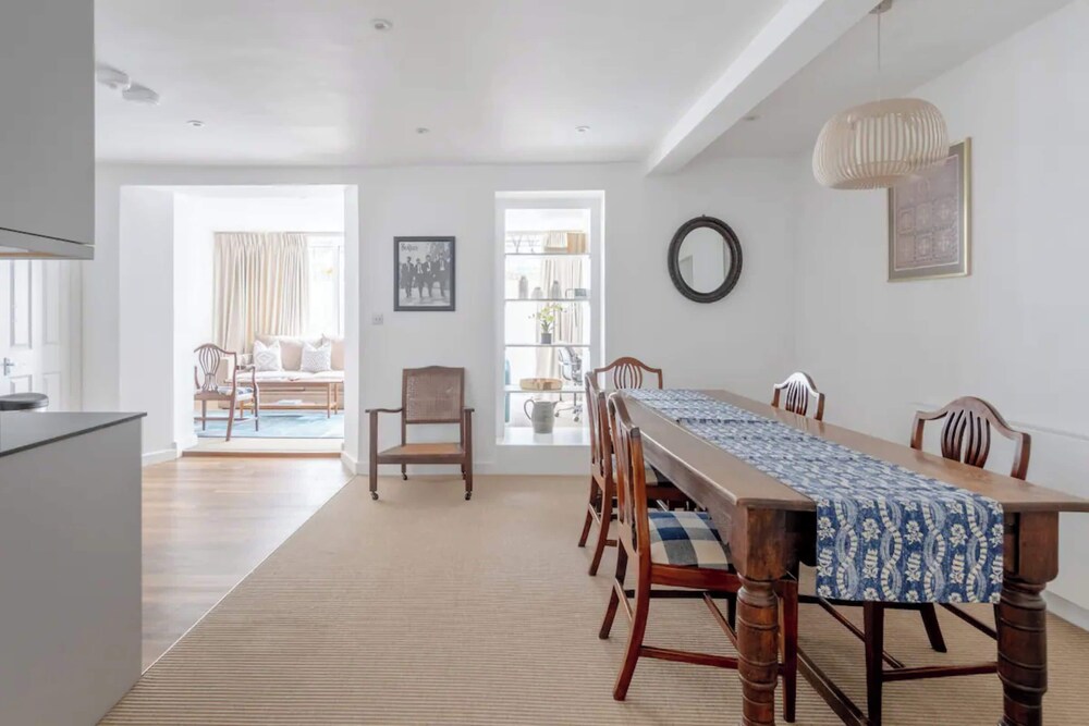 Beautifully Refurbished 2BD Flat- Clapham