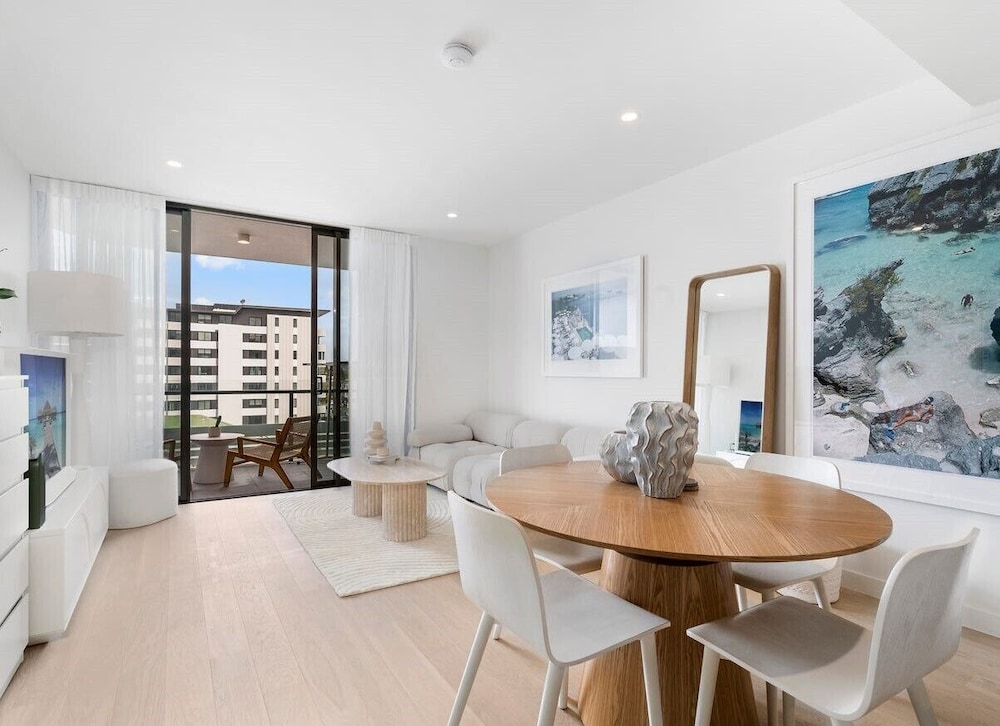 Luxury Palm Beach 1 BDR in The Village