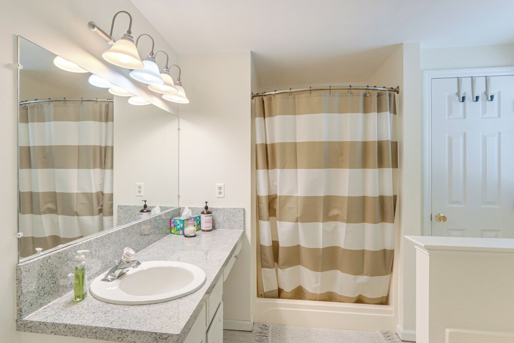 Mtn-view Pleasantville Home on 100 Acres!