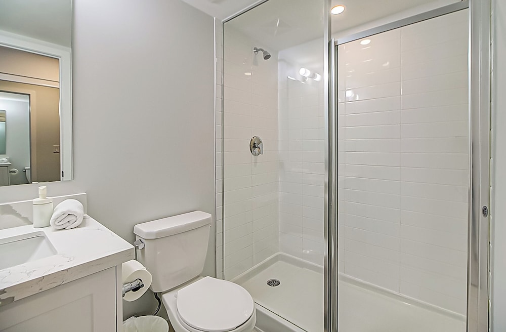Modern 3BR Retreat Near Yorkdale Mall
