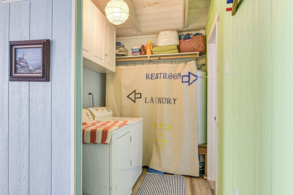 Beachfront Cottage w/ Boardwalk in Freeport