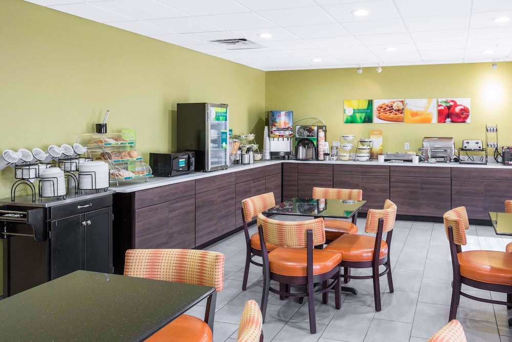 St Louis Vacations - Quality Inn Suites Arnold - St Louis - Property Image 41