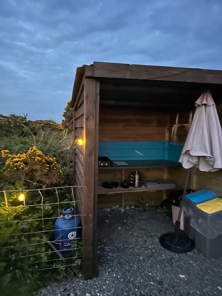 Glamping Pod - Sleeps 4 - Pets - Parking