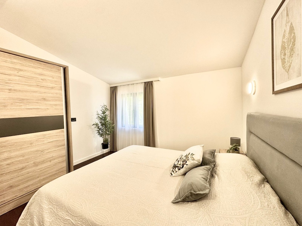 Sunny Bay Apartments