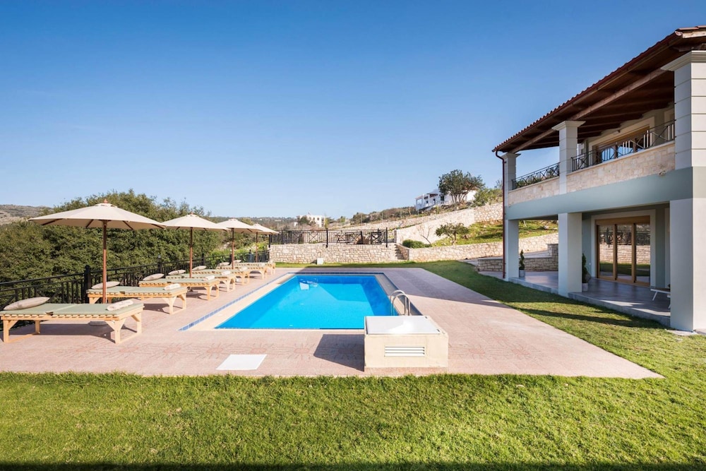 Erato Villa in Gavalochori