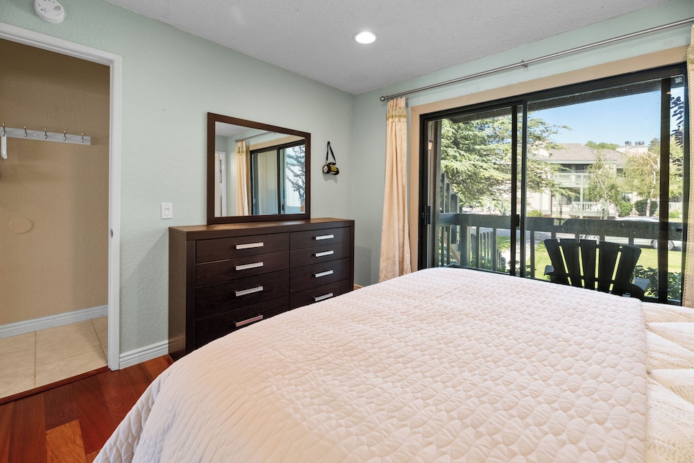 Lakeview Condo