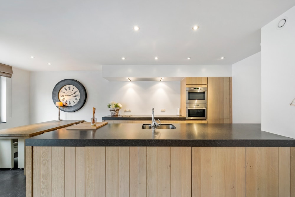 Luxury 4-bedroom Apartment With Large Terrace