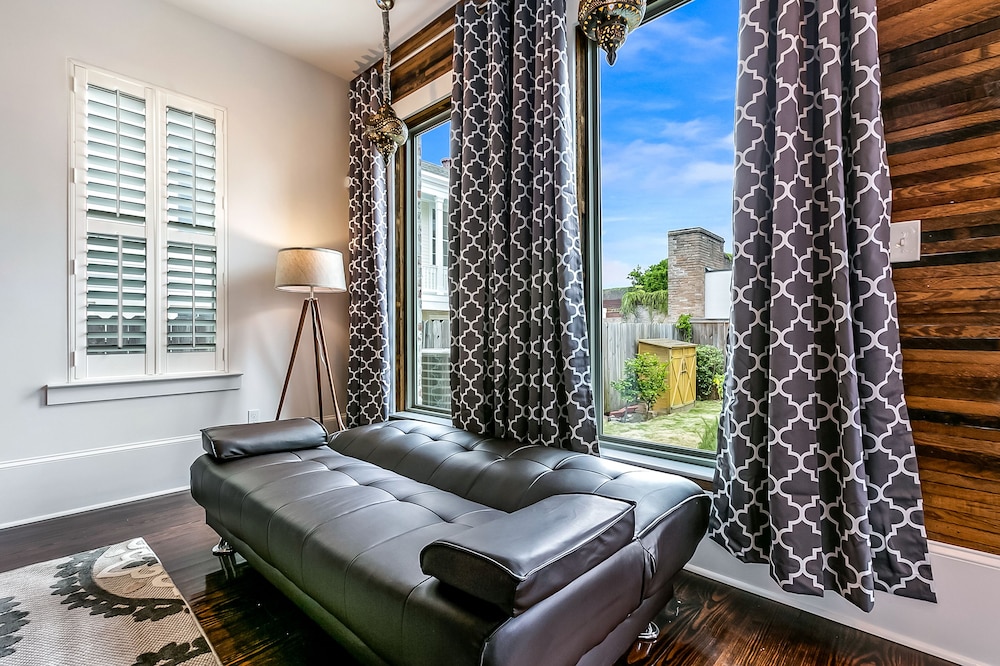 Spacious Townhouse close to FQ & City Hot Spots - Image 4