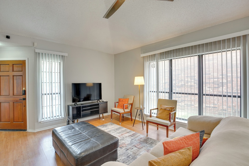 Pet-friendly Carrollton Home w/ Fenced Backyard! view 2