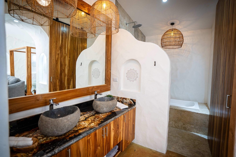 Bohemian Tropical Villa with a Tiki-Style Swimming Pool & Swim-Up Bar with an Attached Studio Apartment