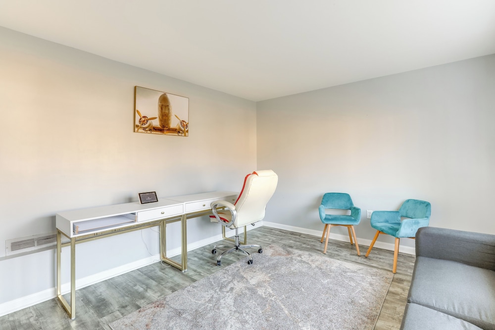 3 Mi to Dtwn: Home w/ Yard in Newark