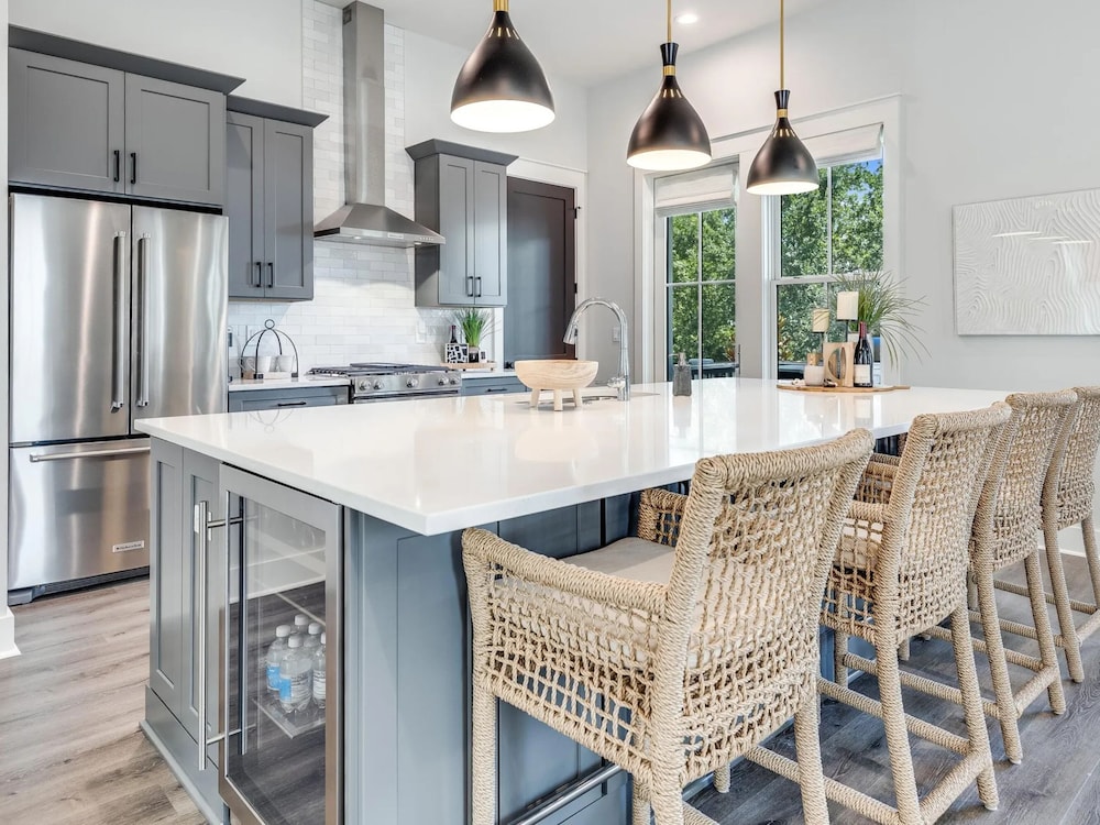 Honeybee by Southern Vacation Rentals