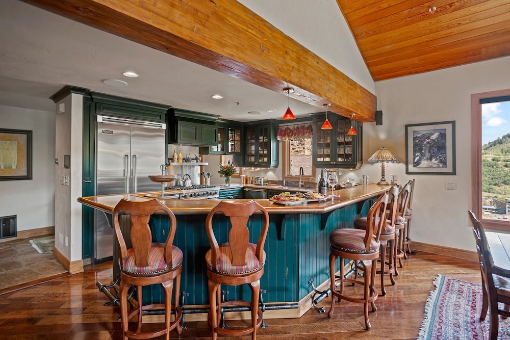 La Maconnerie at Deer Valley Resort - Four Bedroom Condo with Hot Tub #3 4 Condo