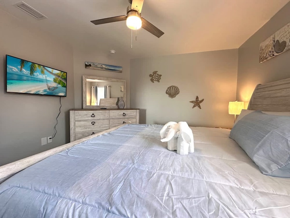 Luxury Villa Near Disney 6 Bd Home With Private Pool and Resort