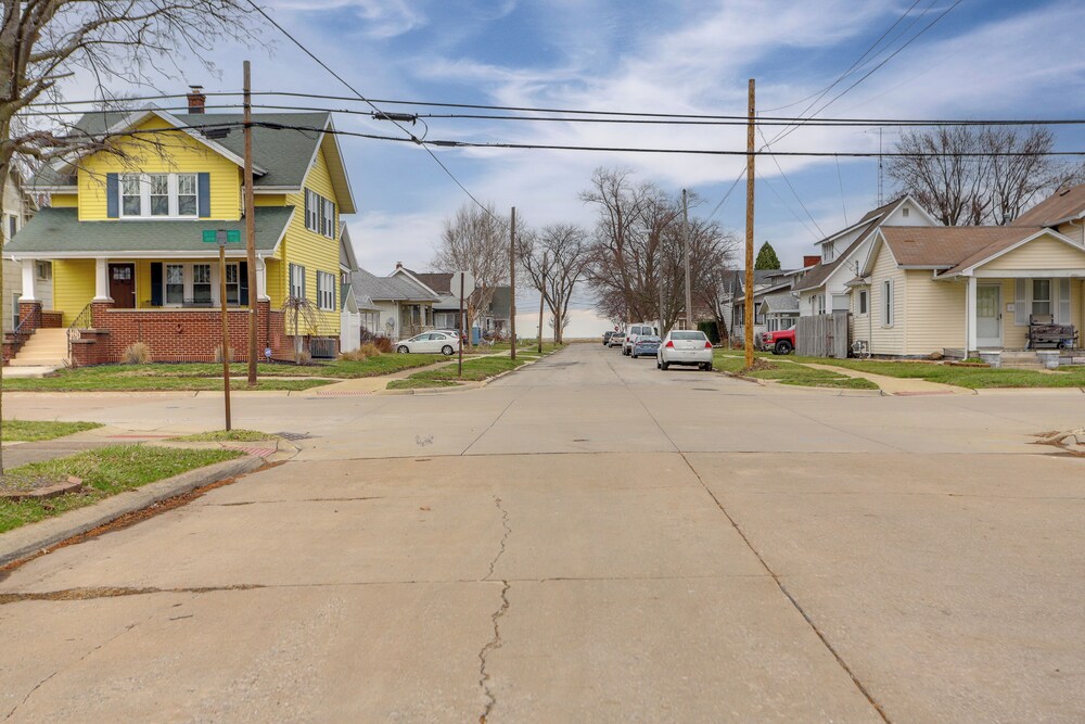 1 Block to Beach: Home w/ Hot Tub in Port Clinton!