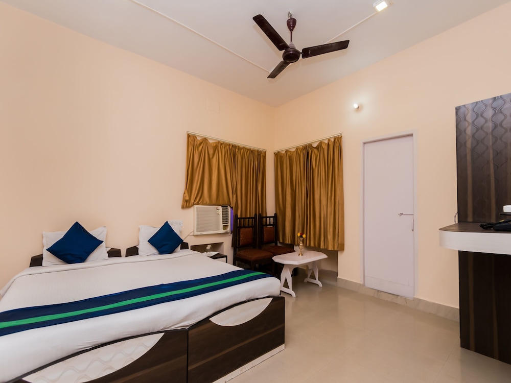 OYO 8998 Hotel Aayash