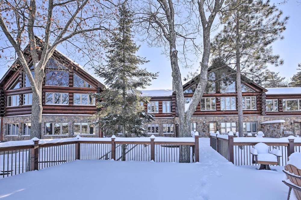 Lakefront Cabin w/ Proximity to Attractions!
