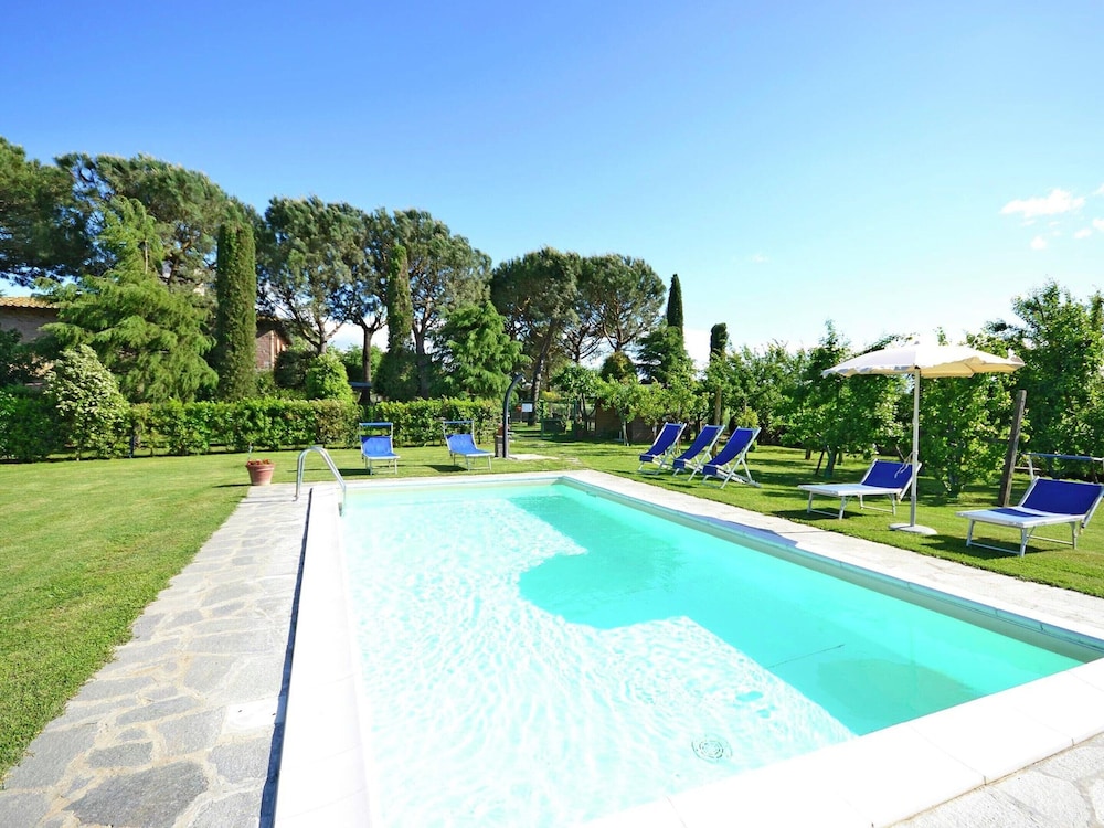 Villa in Tuscany With Pool Near Cortona