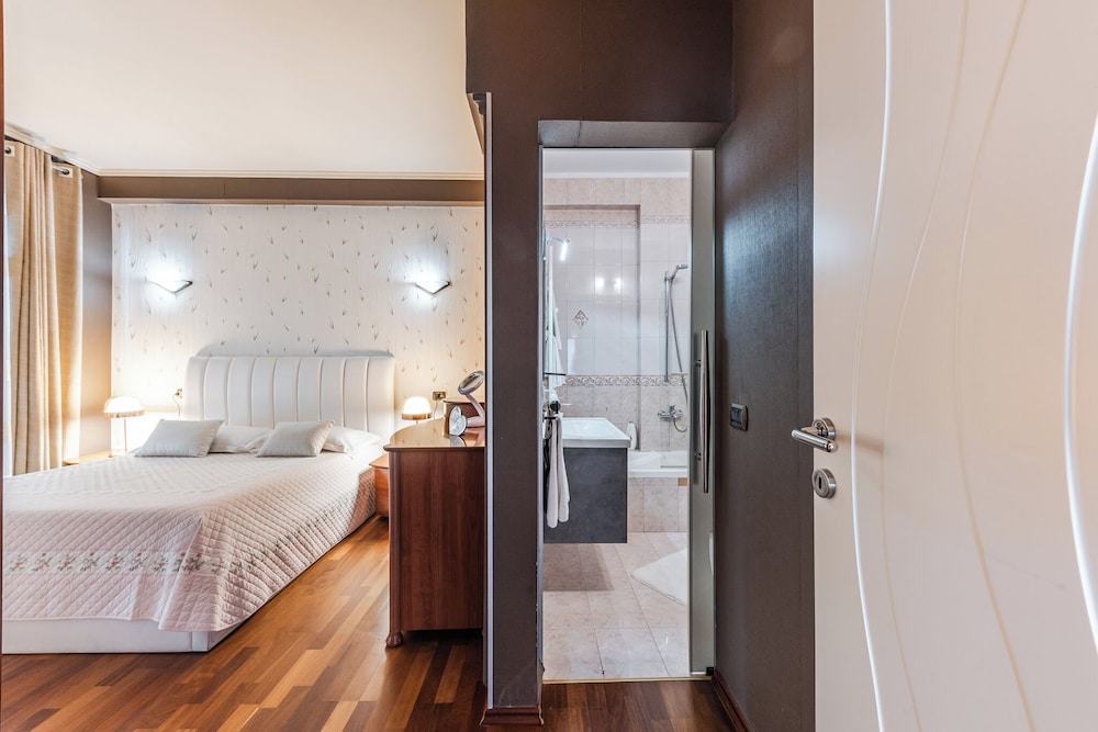 Vollga Luxury Seafront Suite