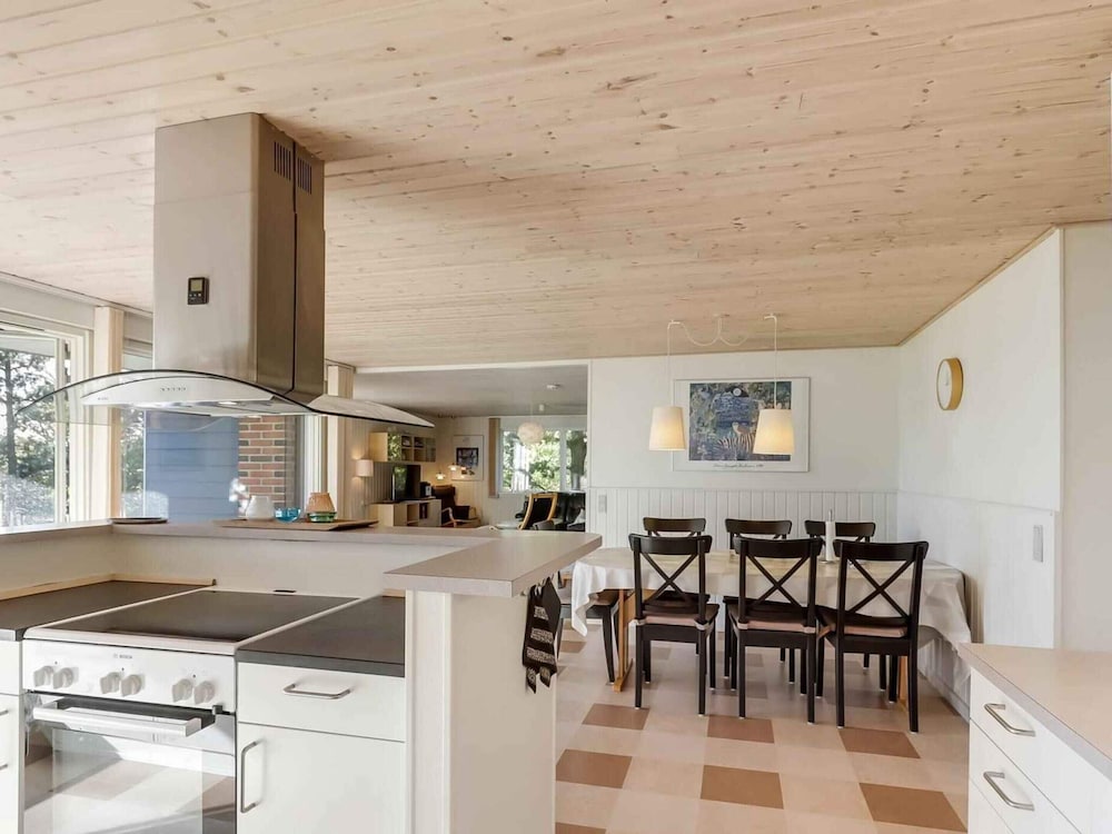 5 Star Holiday Home in Humble