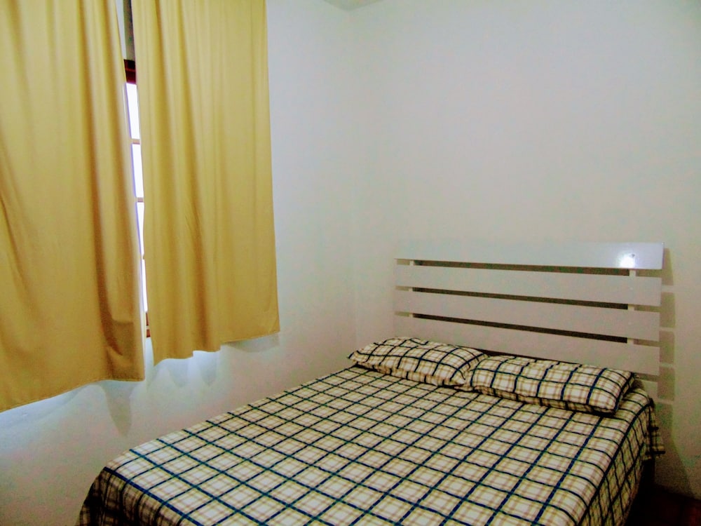 Ingleses Residence