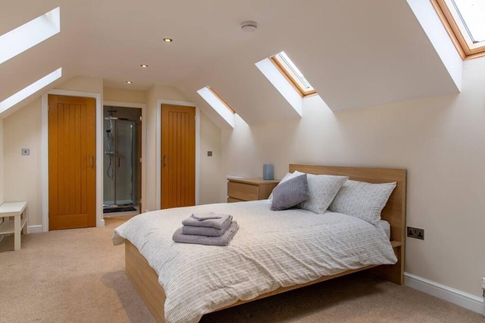12 Guests - Hot Tub - Free Parking in Huddersfield