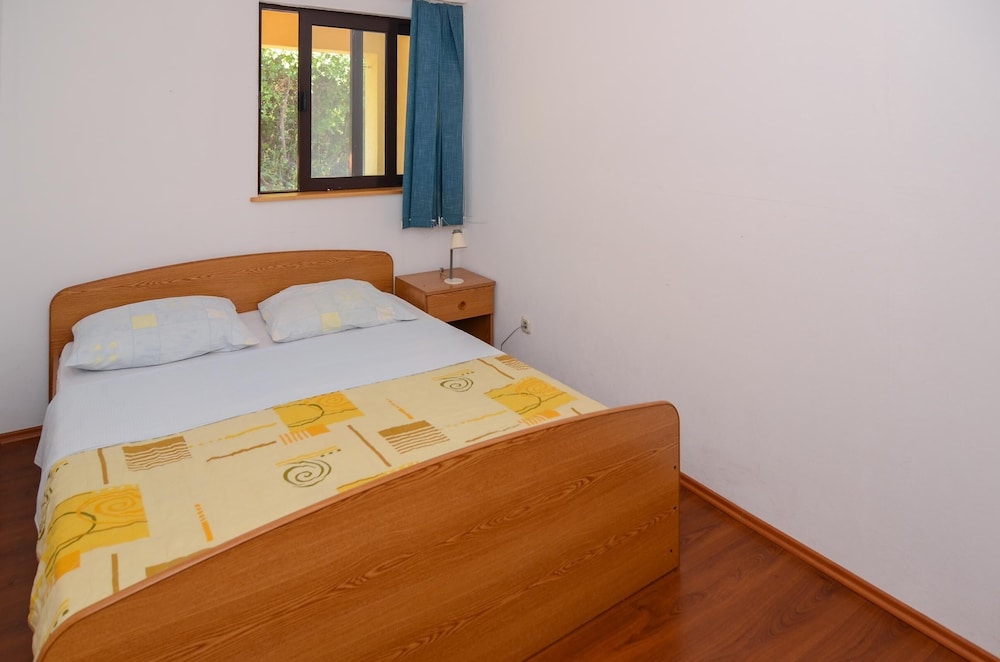 Apartmani Kristina view 3