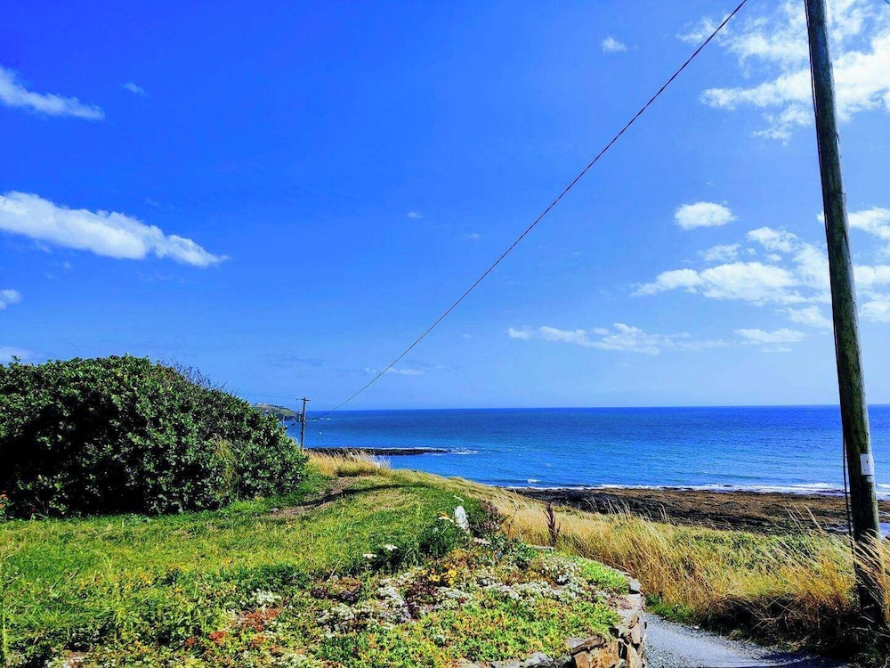 3-bed Seaside Cottage Retreat - Parking & Garden