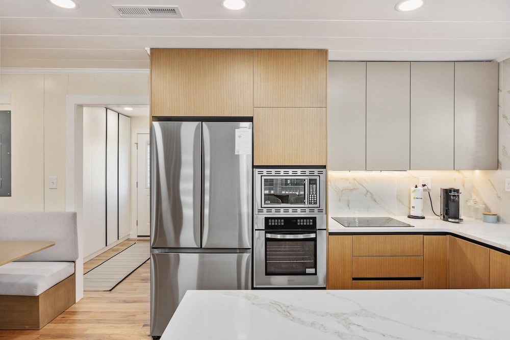 Elvi s Beach House Unit B