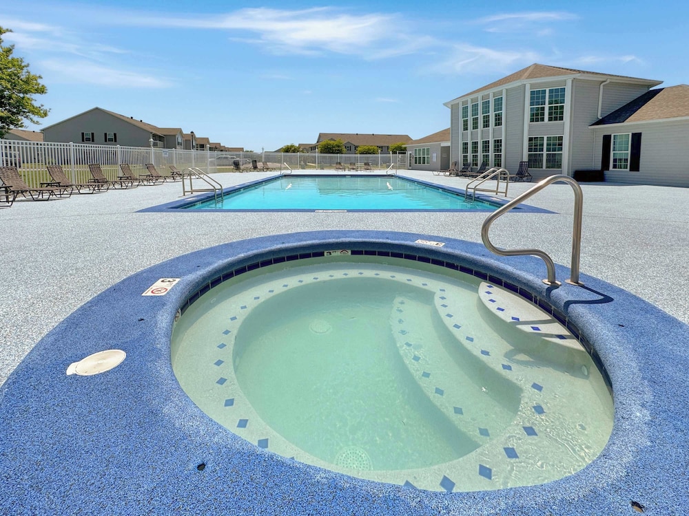 Coastal Retreat - Stay for 6!