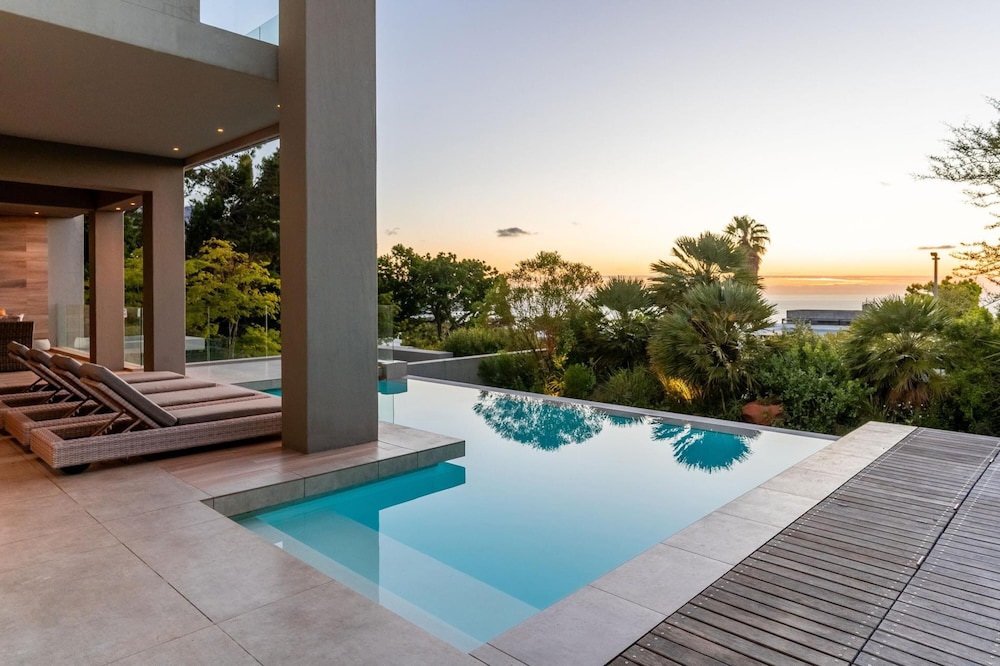 Sapphire Seas - Designer Villa in Camps Bay view 5