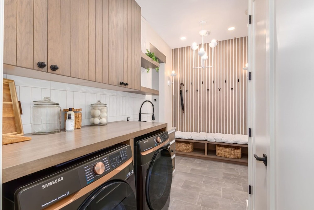 Stonewood Luxe Estate 5 Showers Heated Pool GYM