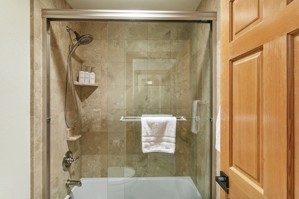 11 - Two Bedroom with Spa Enclave 2 Condo