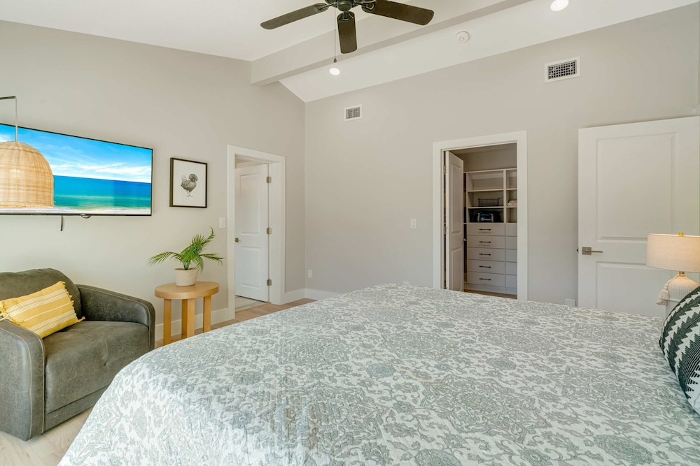 Sarasota Waterfront Pool Home With Dock
