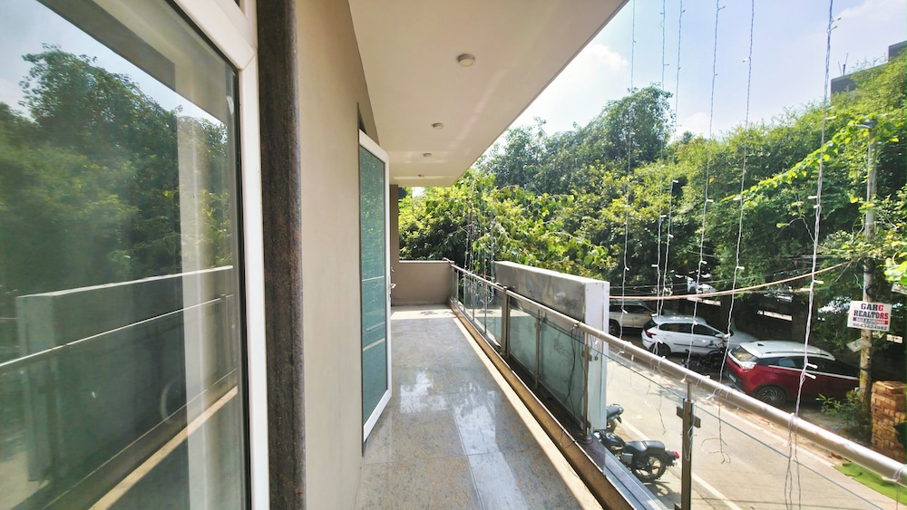 Hotel HomeAste 001 Near Yashobhoomi Convention Center
