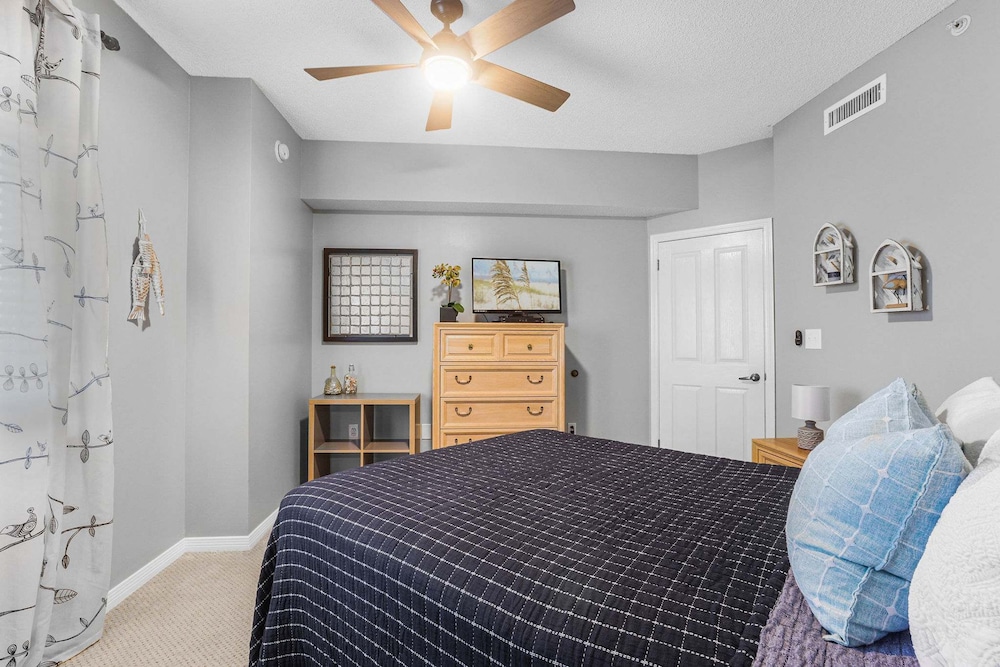 Palms 915- Premier Beachfront Condo