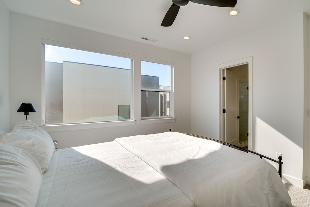 Modern Downtown Provo Townhome w/ Balcony! view 4