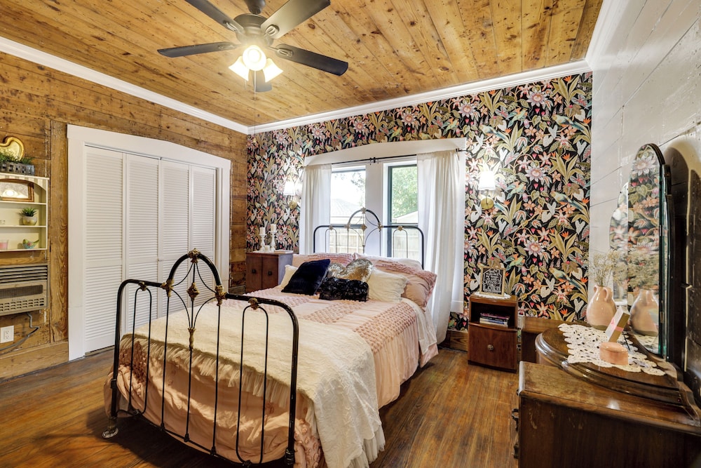 1925 Craftsman Bungalow - 1 Mi to Dtwn Waxahachie!