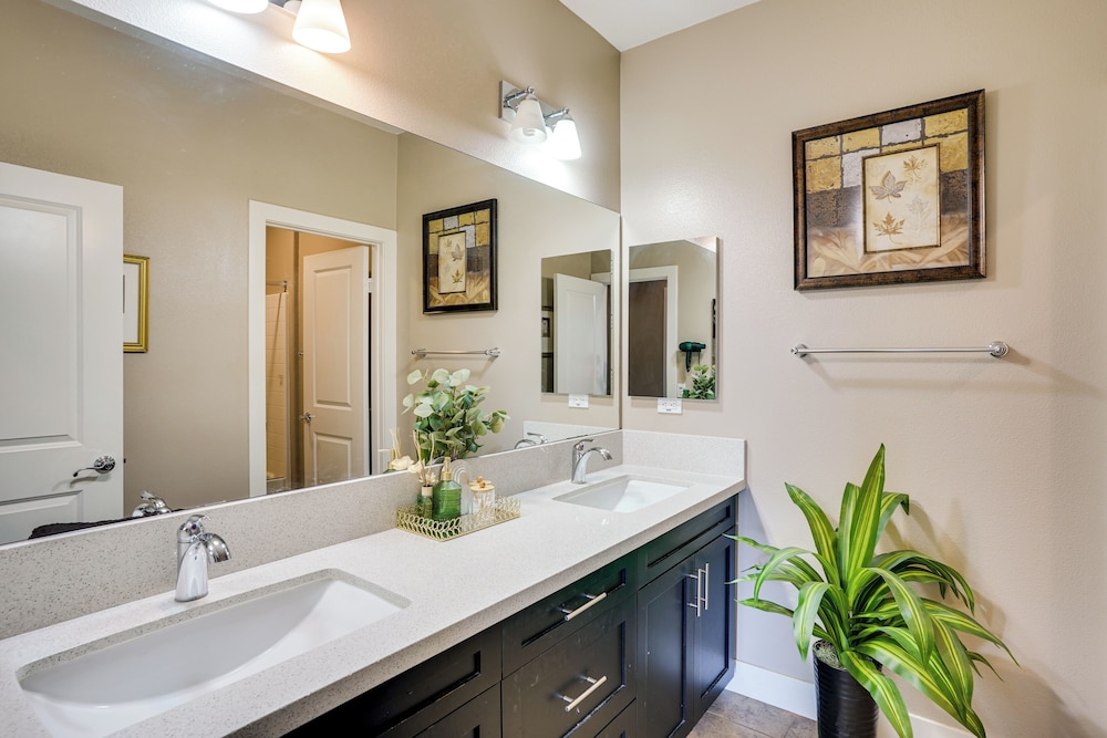 3 Mi to Disneyland: Home w/ Hot Tub + Game Room