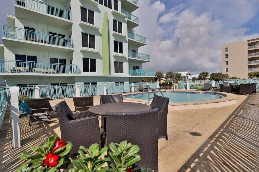 Oceanfront Condo With Beautiful Views 2 Bedroom Condo