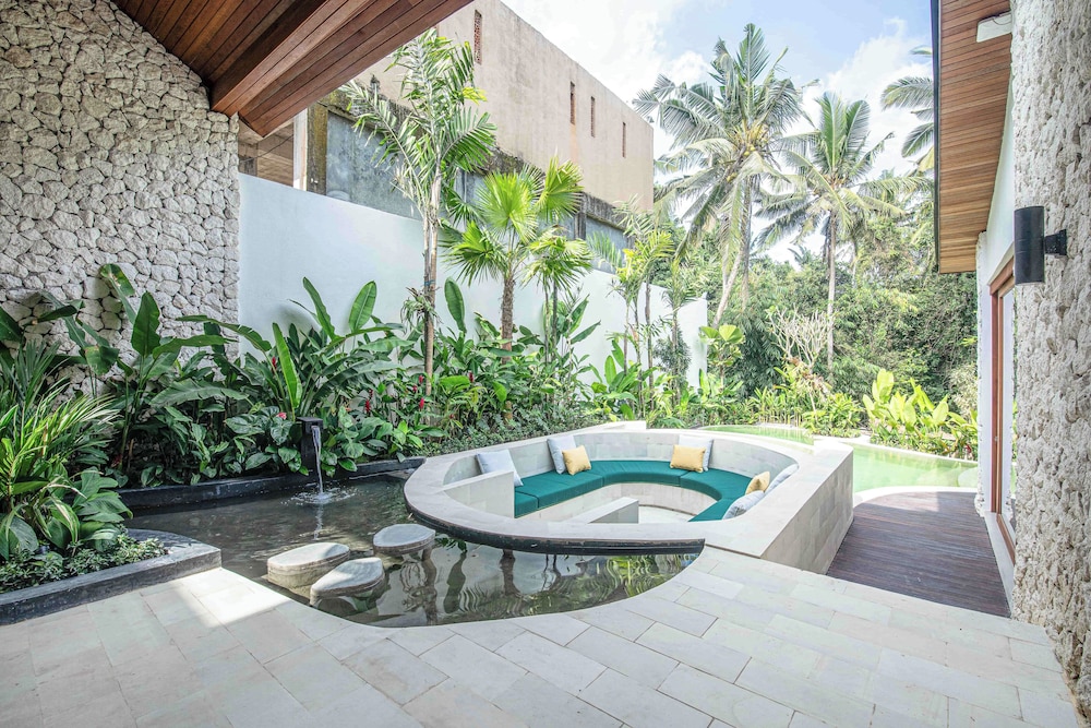 Luxury 2BR Retreat Jungle View Near Ubud Center