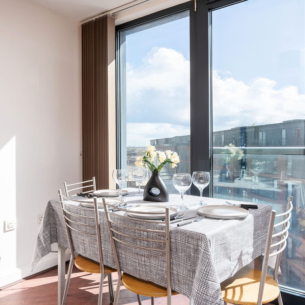Stunning City Center 2 Bedroom Apartment I Parking view 5