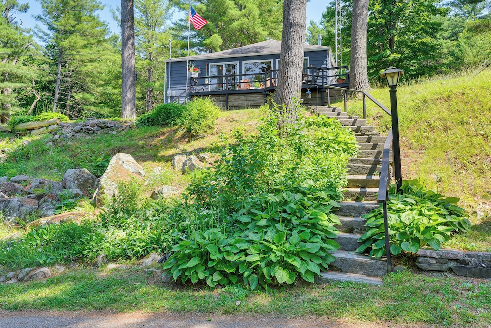 Fishing & Boating Paradise: St Lawrence River Home
