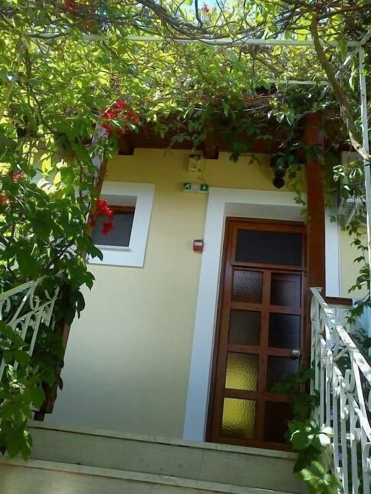 Sofos Apartments