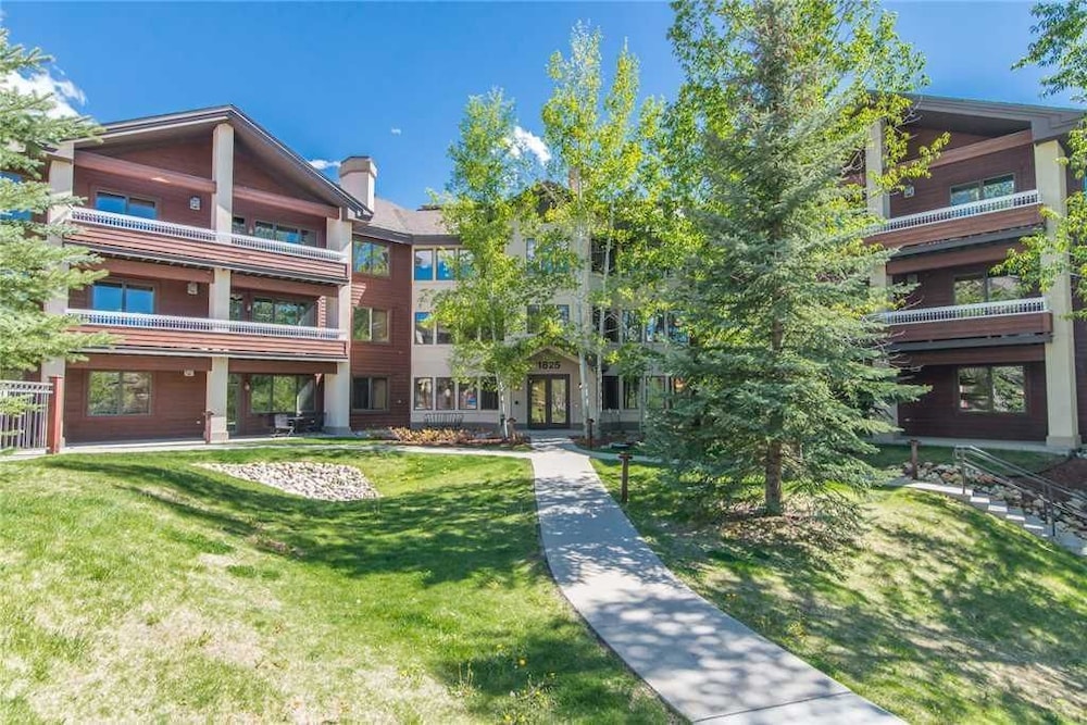 3302 Champagne Lodge, Trappeur's Crossing Apartment 2